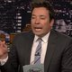 Jimmy Fallon weegt de voor -en nadelen af van zes maanden president Trump