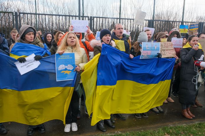 Oekraïners betogen aan NAVO in Evere