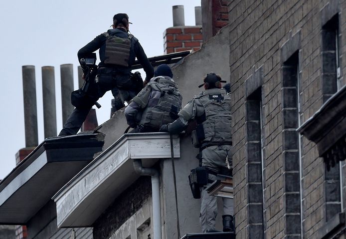 Drie dagen na de aanslagen Parijs ging de politie op zoek naar Salah Abdeslam in een woning in Molenbeek.