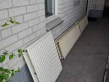 Vraag en Aanbod: Nelly heeft een paspoort gevonden en wie verrast Corry met een speeldoosje? 