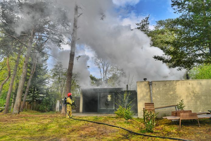 Bij werkzaamheden op de Kempervennen in Westerhoven is brand ontstaan.