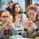 Landelijk verbod op smartphones in de klas? ‘Als de scholen het willen, kunnen ze het ook zelf’