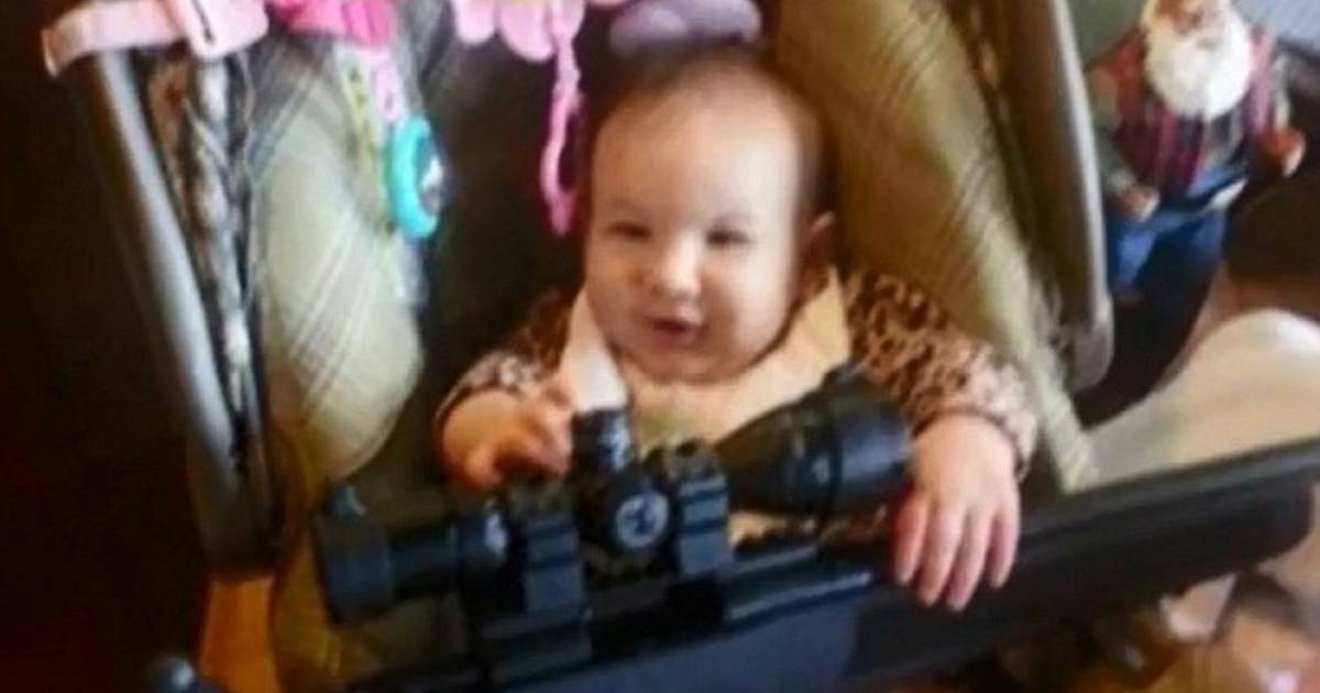 La Photo Choquante D Un Bebe Avec Une Arme Famille 7sur7 Be