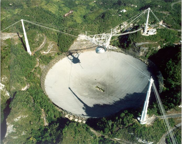 De Areciboradiotelescoop in Puerto Rico.