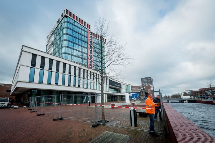 Het gemeentehuis van Almelo waar woensdagavond de verkiezingsuitslag wordt gepresenteerd.