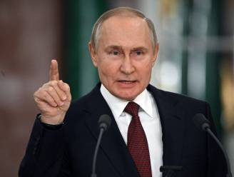 Poetin geeft nieuwjaarsboodschap omringd door soldaten en verwijt Westen leugens