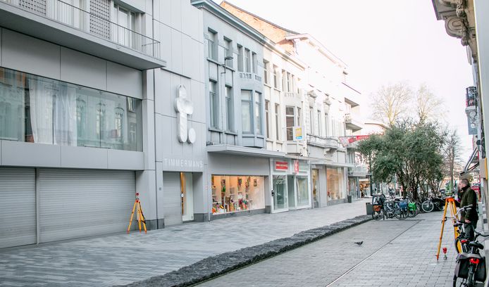 Einde van een tijdperk Schoenen Timmermans verruilt gigantische zaak voor kleinere winkel in Stationsstraat en begint baanwinkel in Belsele Sint Niklaas hln.be
