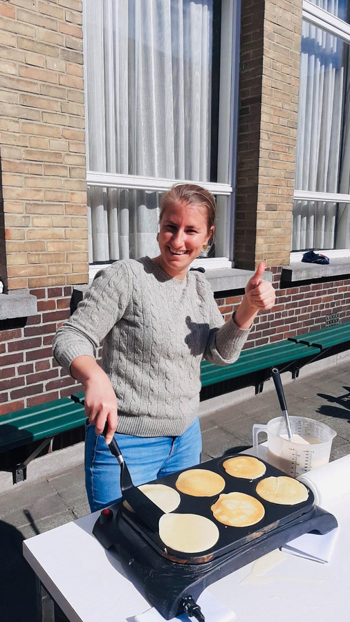 Jarige juf Ruth (31) bakt pannenkoeken voor de kindjes in de noodopvang ...