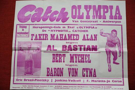 Een oude affiche kondigt een gevecht aan tussen Al Bastian en Fakir Mahamed Alan naar aanleiding van de heropening van zaal Olympia in de Van Gentstraat.