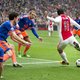 Ajax wint nipt van Feyenoord in boeiende klassieker