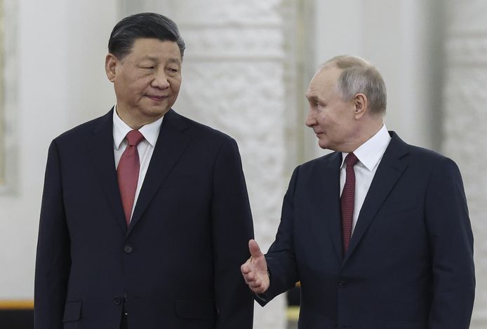 De Chinese president Xi Jinping en de Russische president Vladimir Poetin tijdens de tweede dag van het bezoek van de Chinese delegatie aan Rusland.