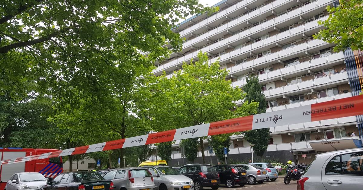 Veroveraar onderdak Vlot Persoon overleden na val van flat in Enschede | Enschede | destentor.nl