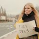 ‘Het is alleen maar depressie, zelfmoord en echtscheiding’: Bekijk de volledige bedevaart Amelie Albrecht door het comedylandschap