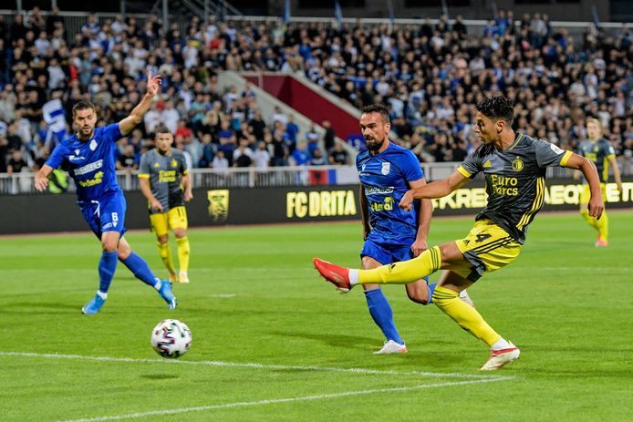 Naoufal Bannis mist een kans in het eerste duel met FC Drita.