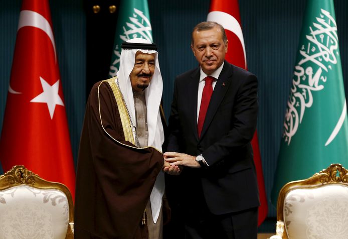 De Turkse president Erdogan (rechts) en de Saoedische koning Salman in 2016.