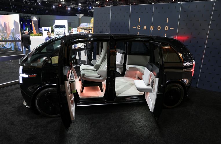 De Amerikaanse producent van elektrische auto's Canoo verwacht toch geen voertuigen bij autobouwer VDL Nedcar in het Limburgse Born te laten bouwen. Beeld REUTERS