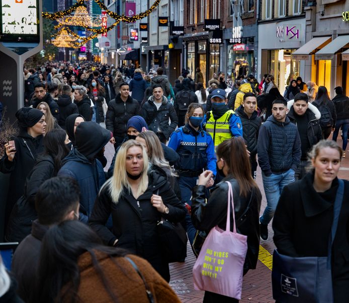 Drukte in de Eindhovense binnenstad tijdens Black Friday in 2020.
