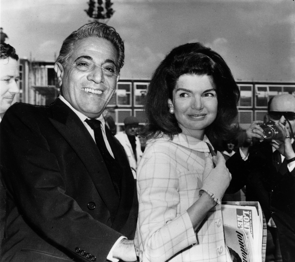 Scheepsmagnaat Aristoteles Onassis met zijn tweede vrouw, ­Jackie Onassis. Zijn dochter Christina was Athina’s moeder.  Beeld Getty Images