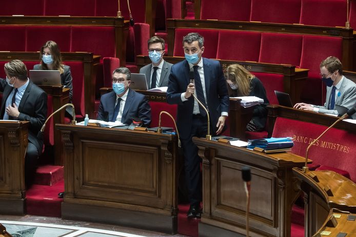 Frans minister van Binnenlandse Zaken Gérald Darmanin spreekt in het Franse parlement.