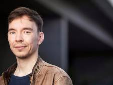 Utrechtse cabaretier Fabian Franciscus beleeft debuut in Stadsschouwburg: ‘Ik ben mezelf gaan accepteren’