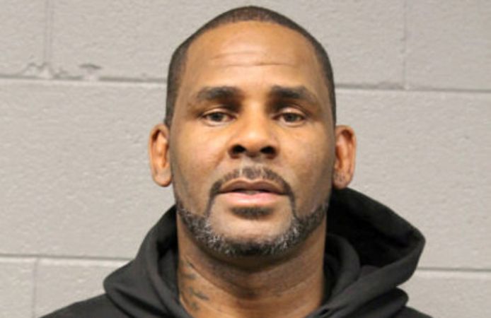 Een politiefoto van R. Kelly