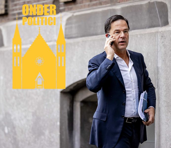 Mark Rutte (VVD) onderweg naar een gesprek over de formatie.