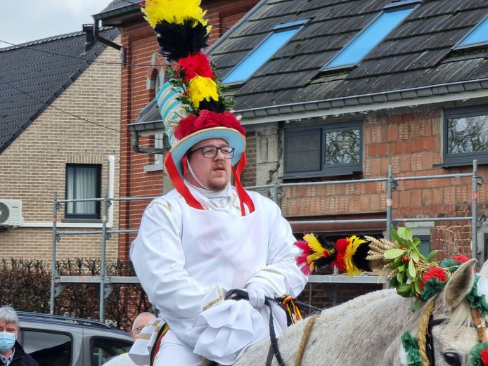 Pauwel Sven Defrère en zijn bende trokken er dit weekend opnieuw op uit in Galmaarden en dit keer voor het hoogtepunt van de Pauwelfeesten: de Pauwelviering.