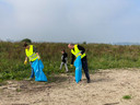 Vrijwilligers aan het werk in de Millingerwaard op World Clean Up Day.