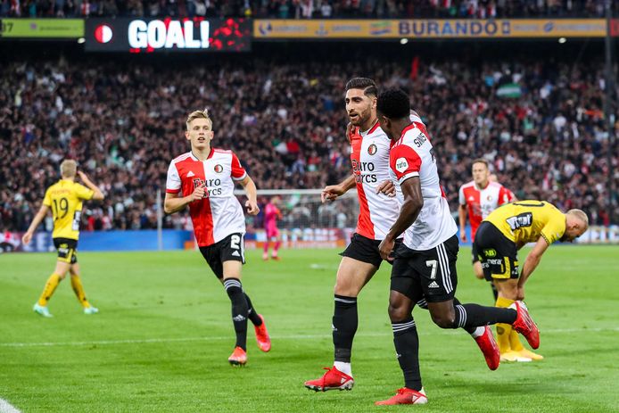 Alireza Jahanbakhsh en Luis Sinisterra hebben heel wat te vieren in de Kuip.