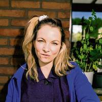 VTM-journalist Hannelore Simoens: ‘In je twintiger- en dertigerjaren moet je niet aankomen met: maar ik had afgesproken om naar een feestje te gaan’