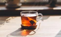 Hoe kies je de geschikte thee, zet je de perfecte kop en pimp je de drank tot een icetea? Theesommelier Veerle legt het uit