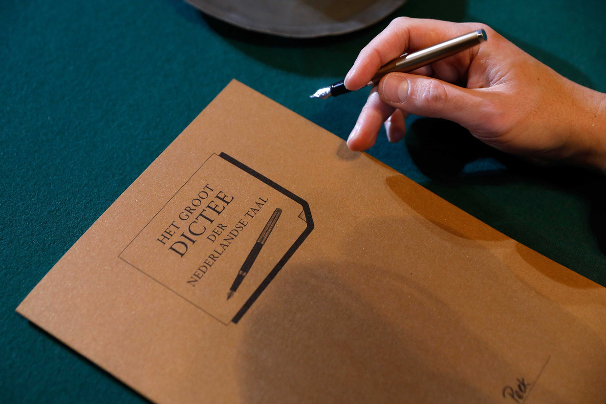 Het Groot Dictee der Nederlandse Taal in de Vergaderzaal van de Eerste Kamer.  Beeld ANP Kippa