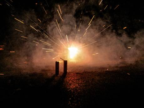 Schade door vuurwerk? VVD Waalwijk wil geld zien van daders: ‘Het is onacceptabel’