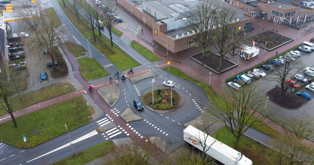 Onbegrip over veiligheid Deventer kruispunt, ook na dodelijk ongeluk: ‘Nog steeds racebaan’.