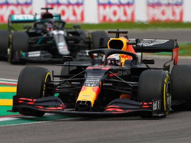 Klapband verpest knappe race Verstappen op Imola, record Mercedes na winst Hamilton