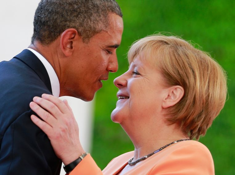 President Obama en bondskanselier Merkel begroeten elkaar in juni van dit jaar. Beeld REUTERS