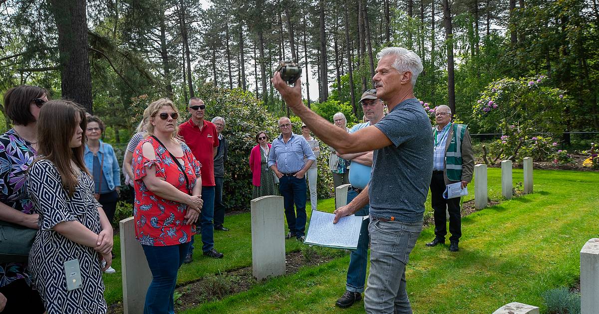 Levensverhalen gesneuvelde soldaten maken indruk tijdens rondleiding ...