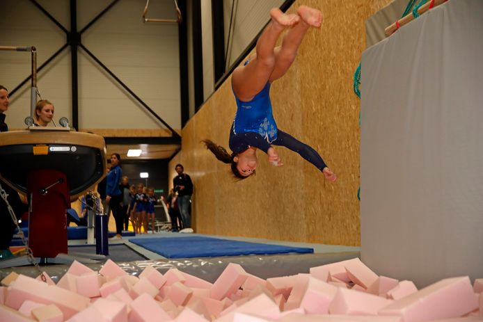 De opening werd afgesloten met een demonstratie van de gymvereniging.