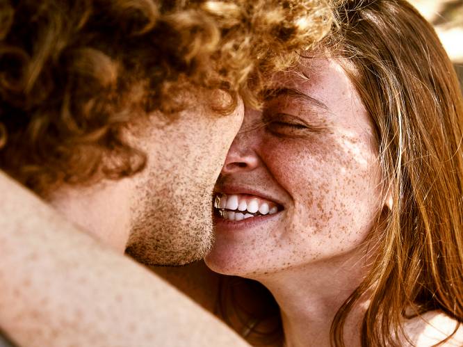 Seksuologe onthult de geheimen achter jarenlange verliefdheid. “Het zit ’m in de simpele dingen”