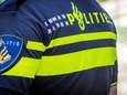 Politie Delft zoekt automobilist die meisje op scooter raakte en doorreed