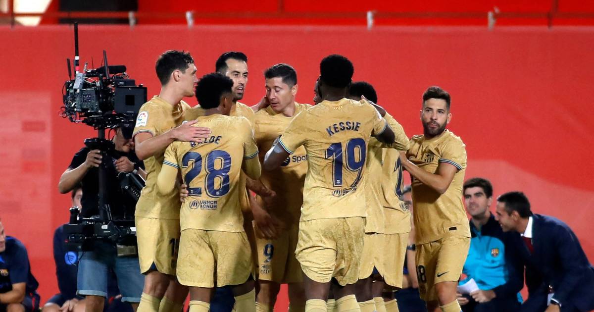 Robert Lewandowski helpt FC Barcelona met recordgoal aan benauwde zege op Real Mallorca