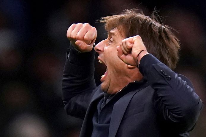 Antonio Conte mist als manager van Tottenham Hotspur een groot aantal spelers door een corona-uitbraak .