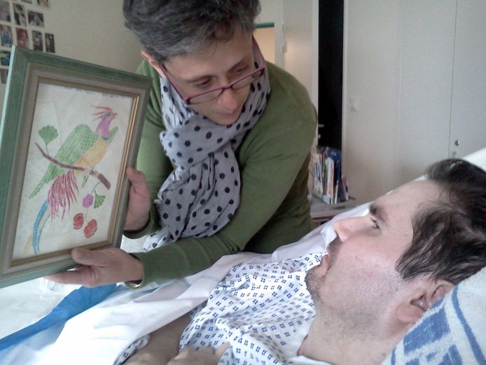 Vincent Lambert met zijn moeder in het ziekenhuis.