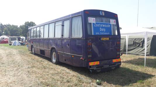 De bus van een vriendengroep uit Zoeterwoude.
