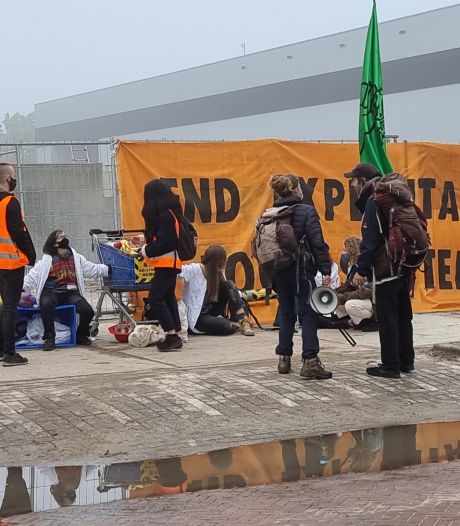 Bezetten van bouwkraan uit protest tegen vercommercialisering Universiteit Wageningen volgens OM ‘levensgevaarlijk’    
