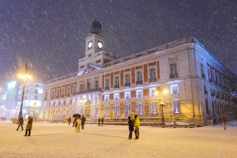 Hevige Sneeuwval Ontregelt Dagelijks Leven In Spanje Het Parool