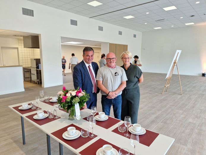 Ruim 700 inwoners verkennen gloednieuw wijkhuis van Beveren: “Dit moet ...