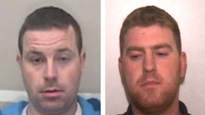 De politie is nog steeds op zoek naar Ronan (40) en Christopher (34) Hughes, twee broers die in het onderzoek verdacht worden van doodslag en mensensmokkel.