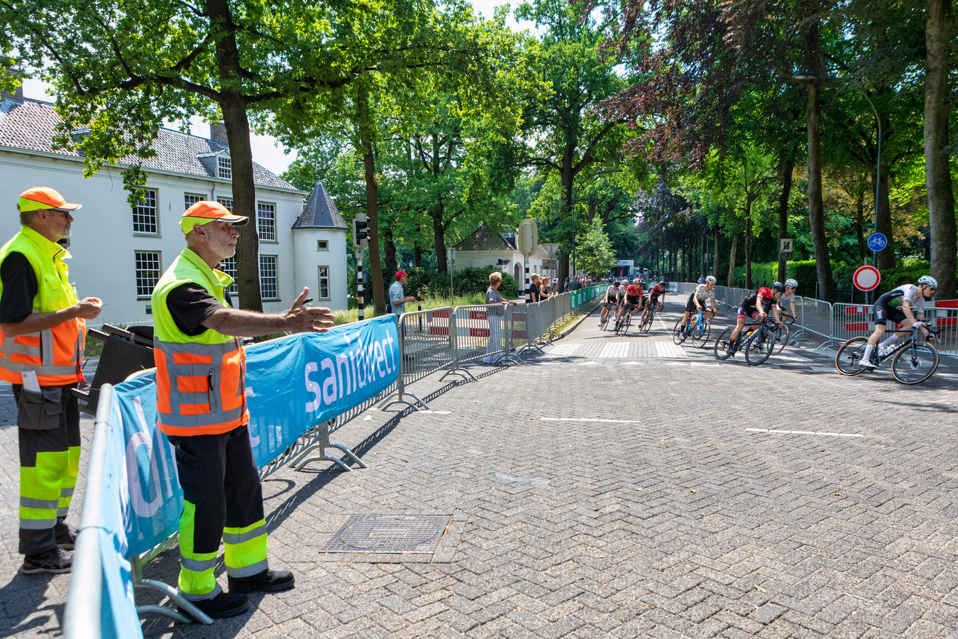 Verkeersre­ge­laars bij ZLMTour Oosterhout 'Mensen die toch