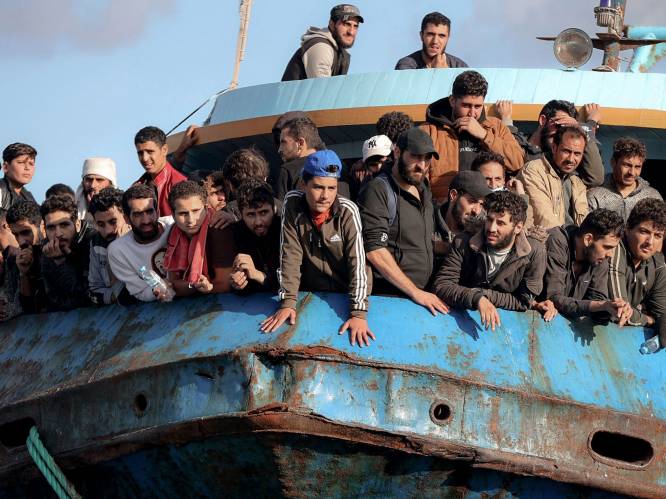 Honderden migranten na reddingsoperatie aangekomen op Kreta, Griekenland doet nieuwe oproep tot Europese solidariteit